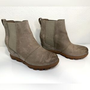 Sorel Joan of Arctic Wedge II Chelsea Taupe Ankle Boots Size 9